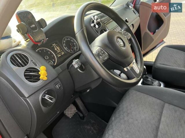 Красный Фольксваген Тигуан, объемом двигателя 1.98 л и пробегом 91 тыс. км за 13000 $, фото 2 на Automoto.ua