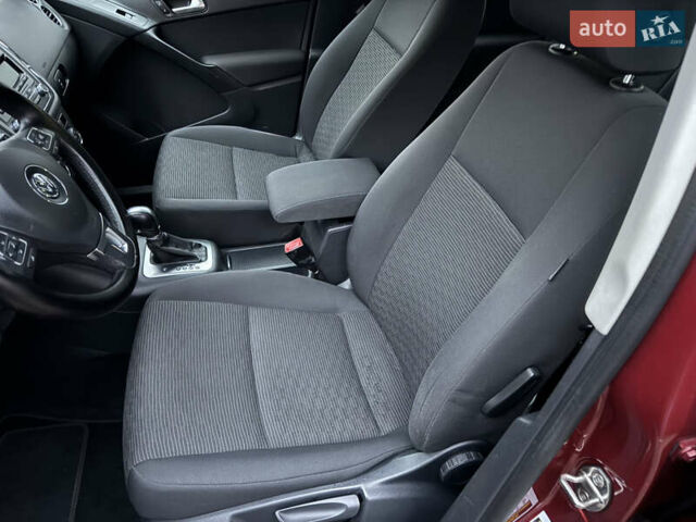 Красный Фольксваген Тигуан, объемом двигателя 1.98 л и пробегом 160 тыс. км за 12000 $, фото 10 на Automoto.ua