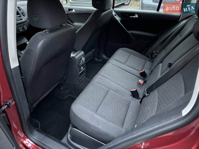 Красный Фольксваген Тигуан, объемом двигателя 1.98 л и пробегом 160 тыс. км за 12000 $, фото 14 на Automoto.ua