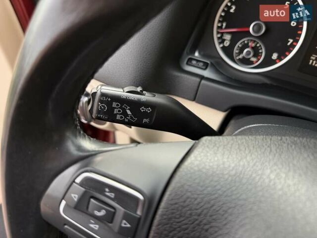 Красный Фольксваген Тигуан, объемом двигателя 1.98 л и пробегом 181 тыс. км за 13499 $, фото 52 на Automoto.ua