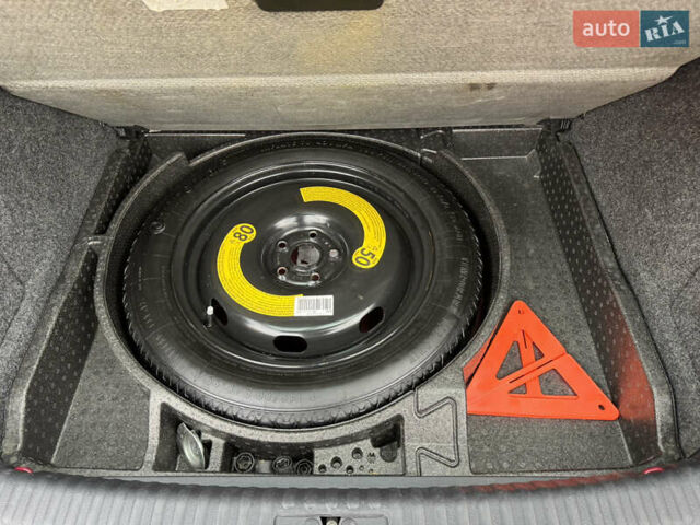 Красный Фольксваген Тигуан, объемом двигателя 1.98 л и пробегом 160 тыс. км за 12000 $, фото 16 на Automoto.ua