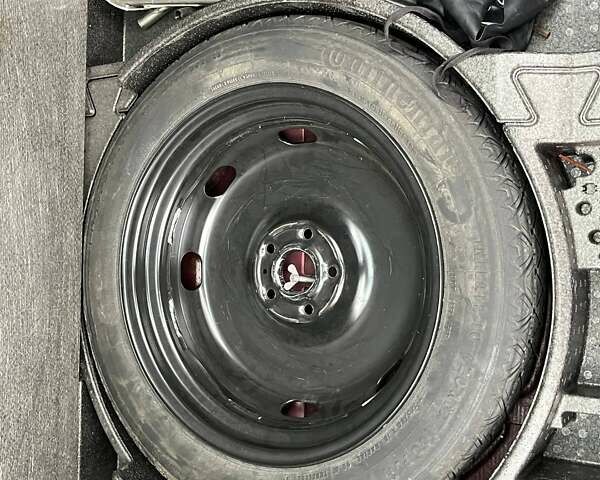 Червоний Фольксваген Тігуан, об'ємом двигуна 2 л та пробігом 142 тис. км за 7900 $, фото 22 на Automoto.ua