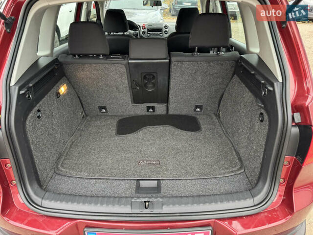 Красный Фольксваген Тигуан, объемом двигателя 1.98 л и пробегом 160 тыс. км за 12000 $, фото 17 на Automoto.ua