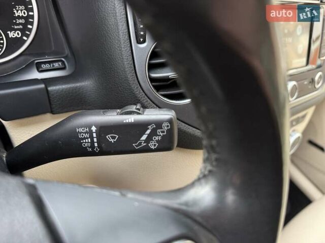 Красный Фольксваген Тигуан, объемом двигателя 1.98 л и пробегом 181 тыс. км за 13499 $, фото 53 на Automoto.ua