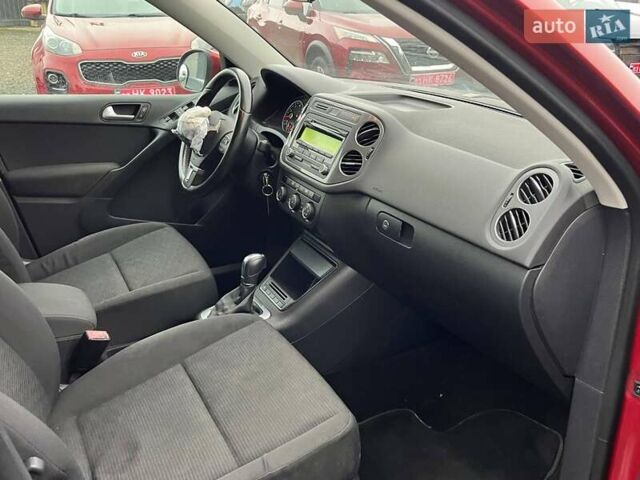 Червоний Фольксваген Тігуан, об'ємом двигуна 2 л та пробігом 142 тис. км за 7900 $, фото 15 на Automoto.ua