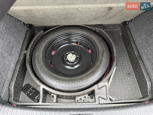 Червоний Фольксваген Тігуан, об'ємом двигуна 2 л та пробігом 140 тис. км за 11100 $, фото 7 на Automoto.ua