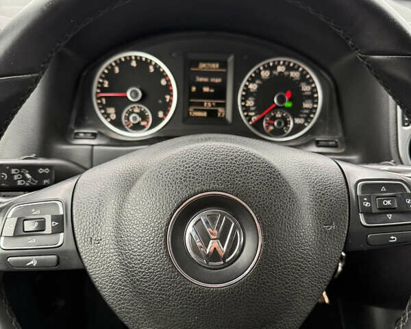 Червоний Фольксваген Тігуан, об'ємом двигуна 2 л та пробігом 140 тис. км за 11100 $, фото 16 на Automoto.ua