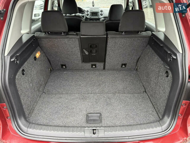 Червоний Фольксваген Тігуан, об'ємом двигуна 2 л та пробігом 140 тис. км за 11100 $, фото 8 на Automoto.ua