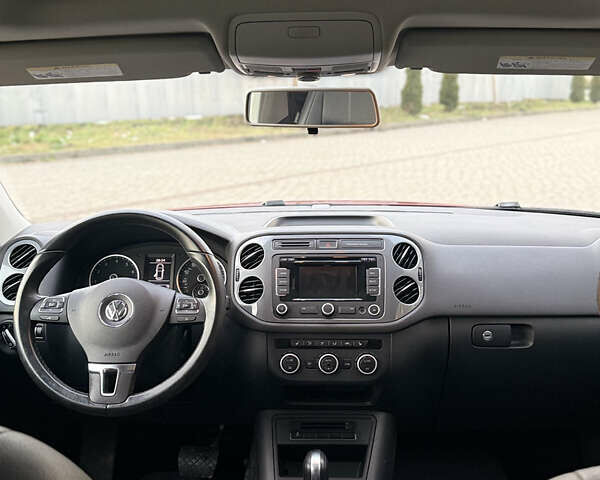 Красный Фольксваген Тигуан, объемом двигателя 0 л и пробегом 211 тыс. км за 13000 $, фото 15 на Automoto.ua