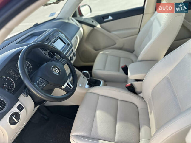 Красный Фольксваген Тигуан, объемом двигателя 1.98 л и пробегом 94 тыс. км за 13750 $, фото 23 на Automoto.ua