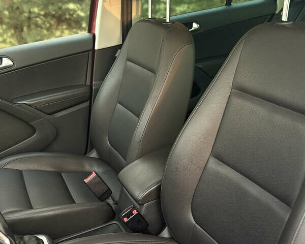 Красный Фольксваген Тигуан, объемом двигателя 0 л и пробегом 211 тыс. км за 13000 $, фото 14 на Automoto.ua