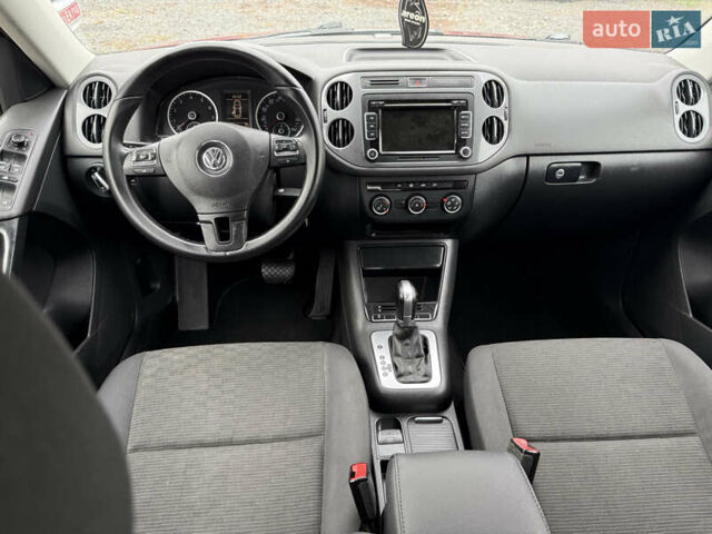 Червоний Фольксваген Тігуан, об'ємом двигуна 2 л та пробігом 140 тис. км за 11100 $, фото 9 на Automoto.ua