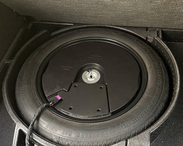 Красный Фольксваген Тигуан, объемом двигателя 0 л и пробегом 211 тыс. км за 13000 $, фото 11 на Automoto.ua