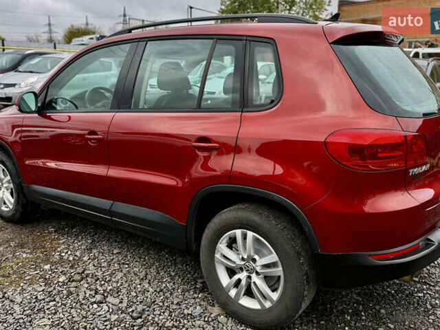 Червоний Фольксваген Тігуан, об'ємом двигуна 2 л та пробігом 140 тис. км за 11100 $, фото 5 на Automoto.ua