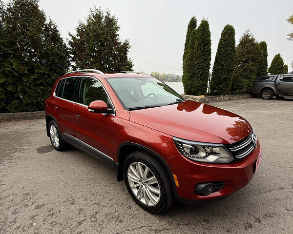 Красный Фольксваген Тигуан, объемом двигателя 2 л и пробегом 162 тыс. км за 14700 $, фото 1 на Automoto.ua