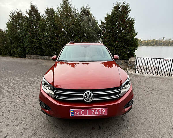 Красный Фольксваген Тигуан, объемом двигателя 2 л и пробегом 162 тыс. км за 14700 $, фото 2 на Automoto.ua