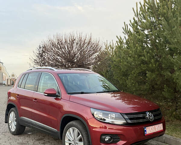 Красный Фольксваген Тигуан, объемом двигателя 0 л и пробегом 211 тыс. км за 13000 $, фото 3 на Automoto.ua