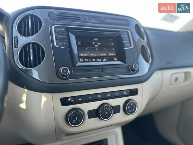 Красный Фольксваген Тигуан, объемом двигателя 1.98 л и пробегом 94 тыс. км за 13750 $, фото 19 на Automoto.ua