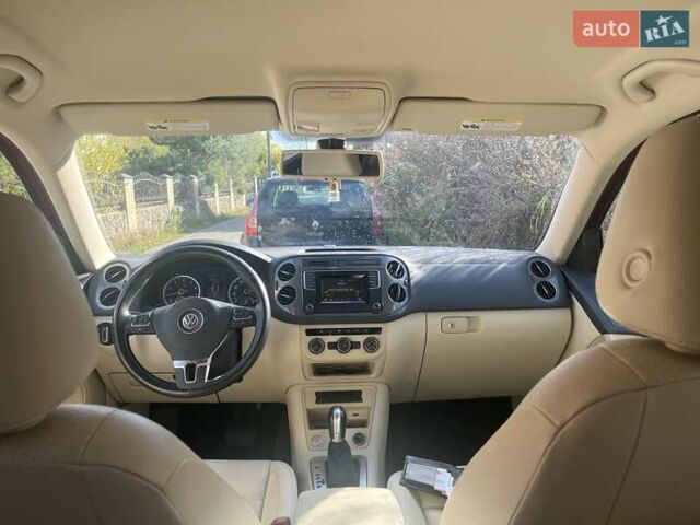 Красный Фольксваген Тигуан, объемом двигателя 1.98 л и пробегом 139 тыс. км за 14000 $, фото 2 на Automoto.ua