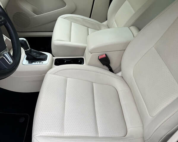 Красный Фольксваген Тигуан, объемом двигателя 2 л и пробегом 162 тыс. км за 14700 $, фото 18 на Automoto.ua