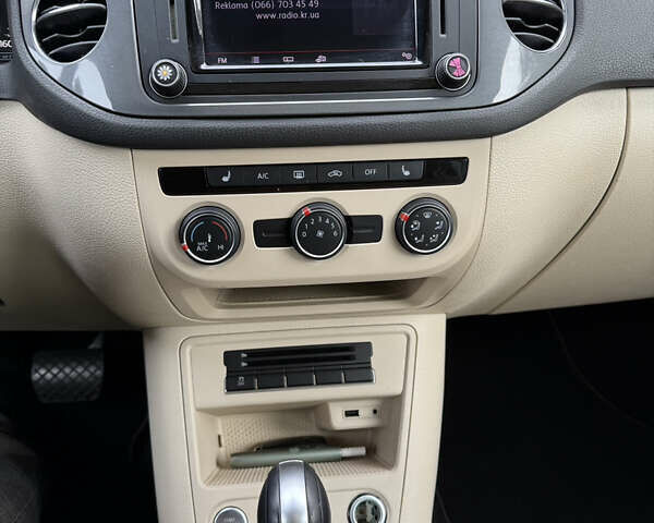 Красный Фольксваген Тигуан, объемом двигателя 2 л и пробегом 162 тыс. км за 14700 $, фото 15 на Automoto.ua