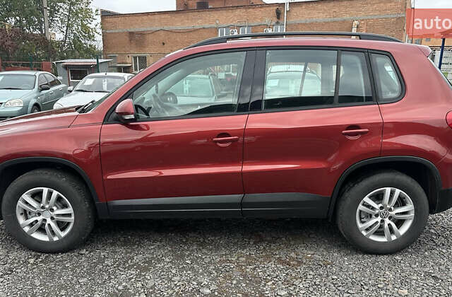 Червоний Фольксваген Тігуан, об'ємом двигуна 2 л та пробігом 140 тис. км за 11100 $, фото 21 на Automoto.ua