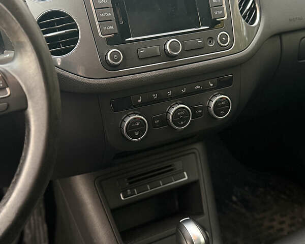 Красный Фольксваген Тигуан, объемом двигателя 0 л и пробегом 211 тыс. км за 13000 $, фото 18 на Automoto.ua