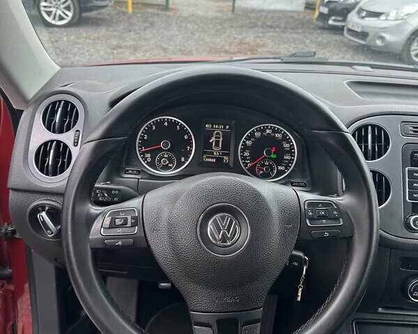 Червоний Фольксваген Тігуан, об'ємом двигуна 2 л та пробігом 140 тис. км за 11100 $, фото 24 на Automoto.ua