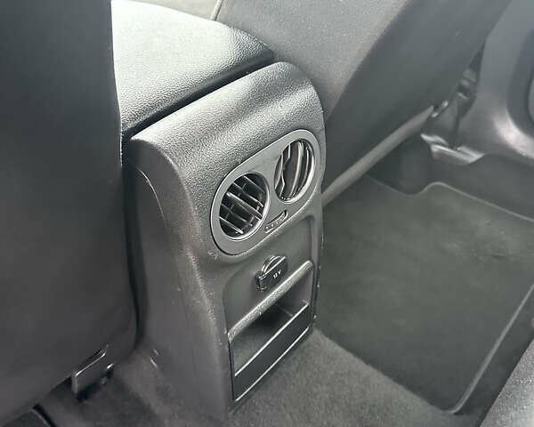 Червоний Фольксваген Тігуан, об'ємом двигуна 2 л та пробігом 140 тис. км за 11100 $, фото 32 на Automoto.ua