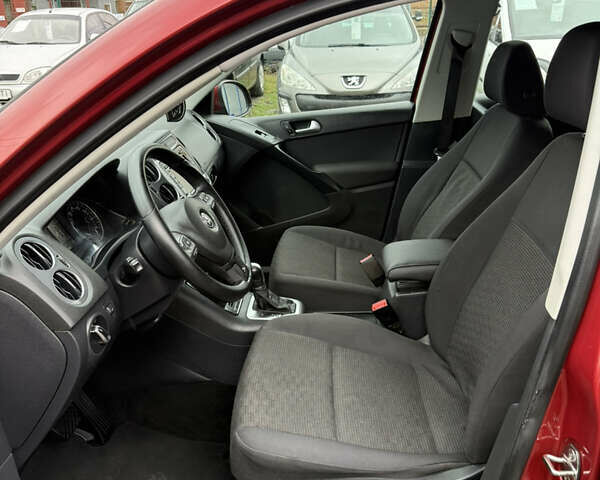 Червоний Фольксваген Тігуан, об'ємом двигуна 2 л та пробігом 140 тис. км за 11100 $, фото 11 на Automoto.ua