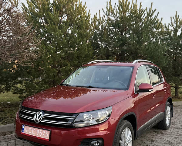 Красный Фольксваген Тигуан, объемом двигателя 0 л и пробегом 211 тыс. км за 13000 $, фото 2 на Automoto.ua