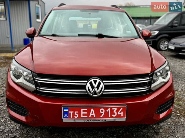 Червоний Фольксваген Тігуан, об'ємом двигуна 2 л та пробігом 140 тис. км за 11100 $, фото 1 на Automoto.ua