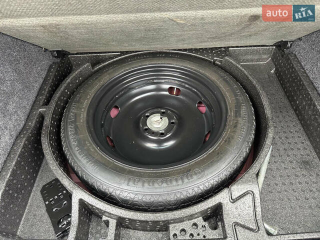 Червоний Фольксваген Тігуан, об'ємом двигуна 2 л та пробігом 140 тис. км за 11100 $, фото 38 на Automoto.ua