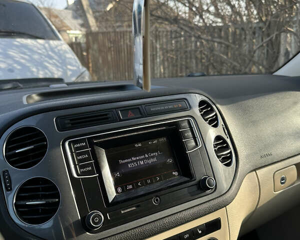 Красный Фольксваген Тигуан, объемом двигателя 1.98 л и пробегом 66 тыс. км за 13800 $, фото 19 на Automoto.ua