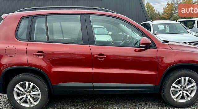 Червоний Фольксваген Тігуан, об'ємом двигуна 2 л та пробігом 140 тис. км за 11100 $, фото 20 на Automoto.ua