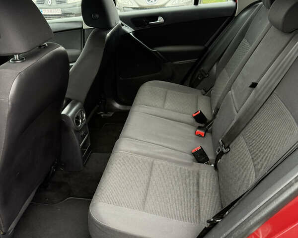 Червоний Фольксваген Тігуан, об'ємом двигуна 2 л та пробігом 140 тис. км за 11100 $, фото 6 на Automoto.ua