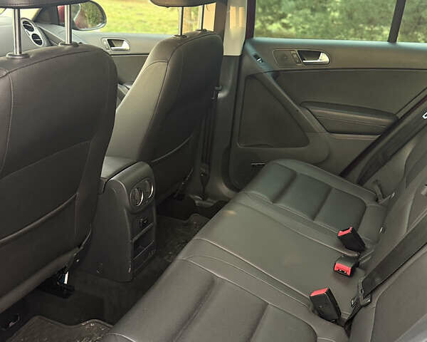 Красный Фольксваген Тигуан, объемом двигателя 0 л и пробегом 211 тыс. км за 13000 $, фото 16 на Automoto.ua