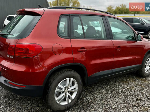 Червоний Фольксваген Тігуан, об'ємом двигуна 2 л та пробігом 140 тис. км за 11100 $, фото 4 на Automoto.ua