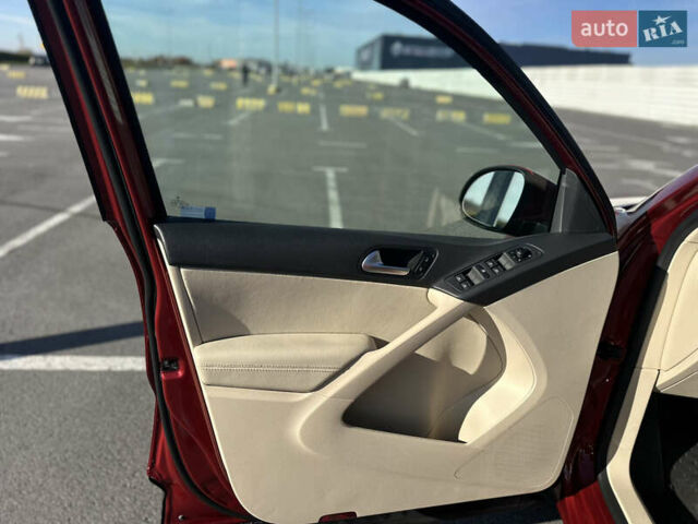 Красный Фольксваген Тигуан, объемом двигателя 1.98 л и пробегом 94 тыс. км за 13750 $, фото 16 на Automoto.ua