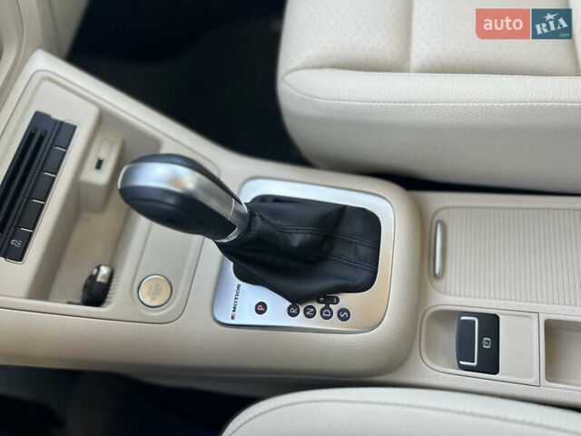 Красный Фольксваген Тигуан, объемом двигателя 1.98 л и пробегом 94 тыс. км за 13750 $, фото 18 на Automoto.ua