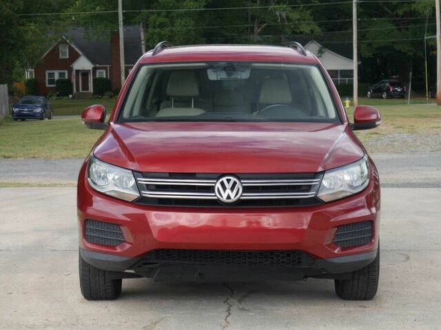 Червоний Фольксваген Тігуан, об'ємом двигуна 2 л та пробігом 80 тис. км за 7200 $, фото 1 на Automoto.ua