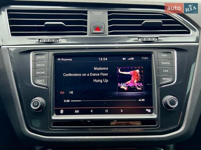 Красный Фольксваген Тигуан, объемом двигателя 1.98 л и пробегом 220 тыс. км за 19900 $, фото 45 на Automoto.ua