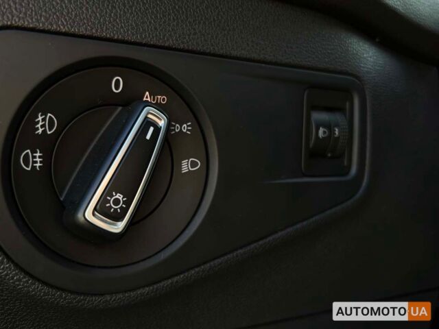 Красный Фольксваген Тигуан, объемом двигателя 2 л и пробегом 225 тыс. км за 18700 $, фото 17 на Automoto.ua