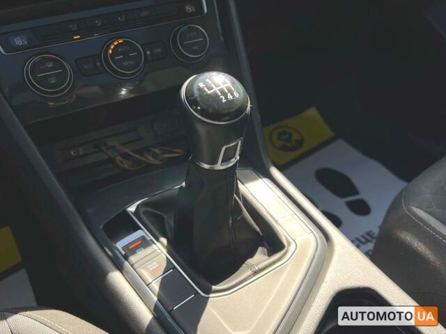 Красный Фольксваген Тигуан, объемом двигателя 2 л и пробегом 225 тыс. км за 18700 $, фото 13 на Automoto.ua