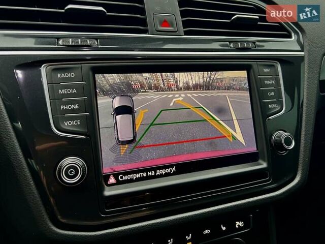 Красный Фольксваген Тигуан, объемом двигателя 1.98 л и пробегом 220 тыс. км за 19900 $, фото 53 на Automoto.ua