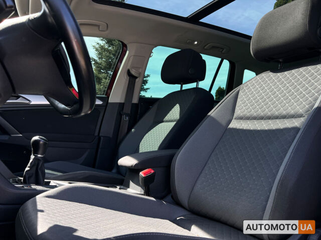 Красный Фольксваген Тигуан, объемом двигателя 2 л и пробегом 225 тыс. км за 18700 $, фото 15 на Automoto.ua