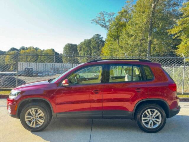 Красный Фольксваген Тигуан, объемом двигателя 2 л и пробегом 76 тыс. км за 2400 $, фото 3 на Automoto.ua