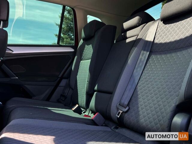 Красный Фольксваген Тигуан, объемом двигателя 2 л и пробегом 225 тыс. км за 18700 $, фото 9 на Automoto.ua