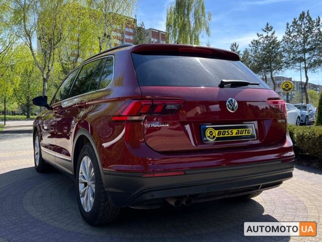 Красный Фольксваген Тигуан, объемом двигателя 2 л и пробегом 225 тыс. км за 18700 $, фото 4 на Automoto.ua