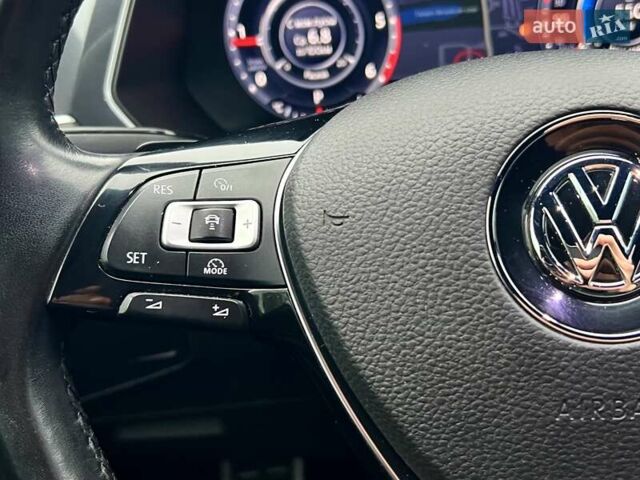 Красный Фольксваген Тигуан, объемом двигателя 1.98 л и пробегом 220 тыс. км за 19900 $, фото 52 на Automoto.ua